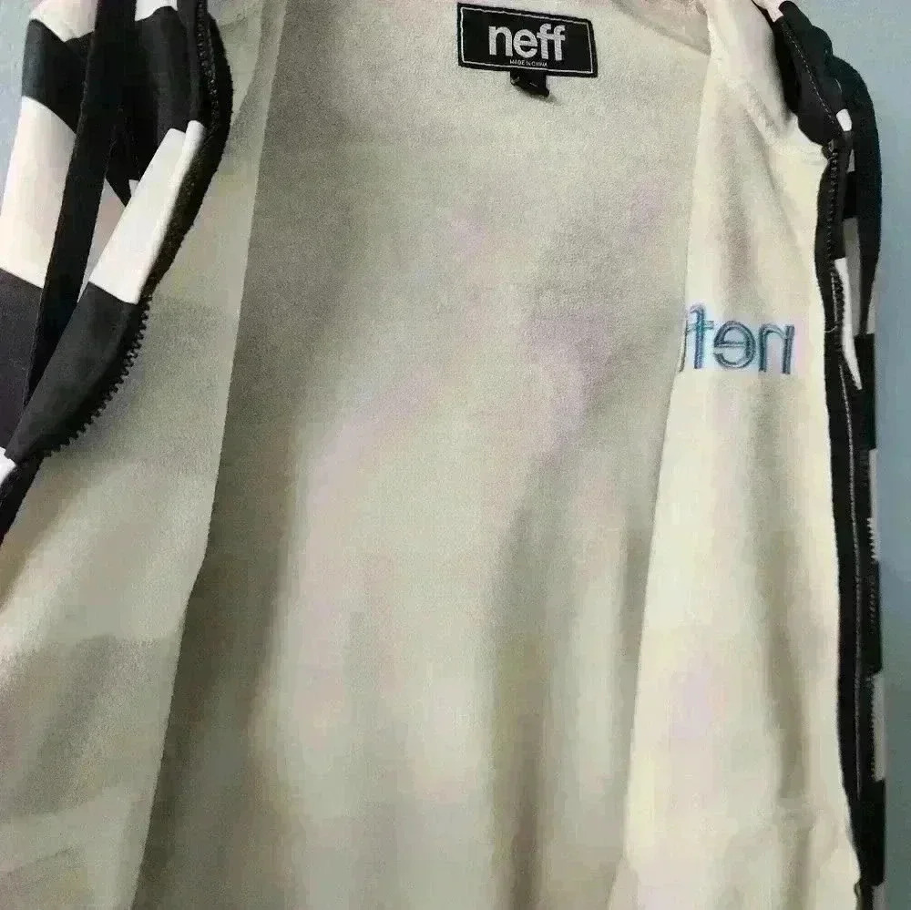 Neff black and white striped, lined, hooded, logo, zip-up jacket size small - Picture 6 of 9